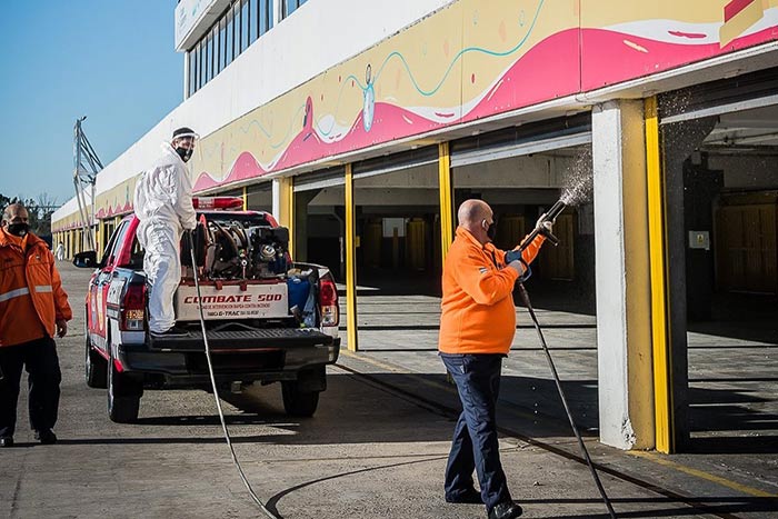 Simulacro con sistemas sanitizantes en el autódromo de Buenos Aires.