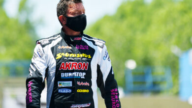 Ortelli caminando en boxes.