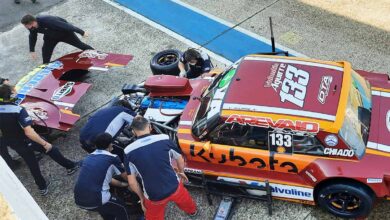 Ford de Aguirre en boxes.
