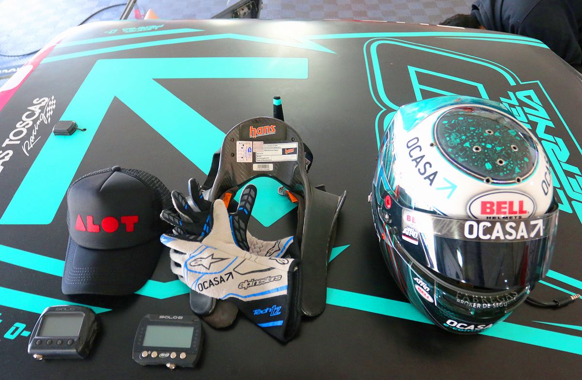 El casco y otros elementos de Pernía, sobre el techo del Torino