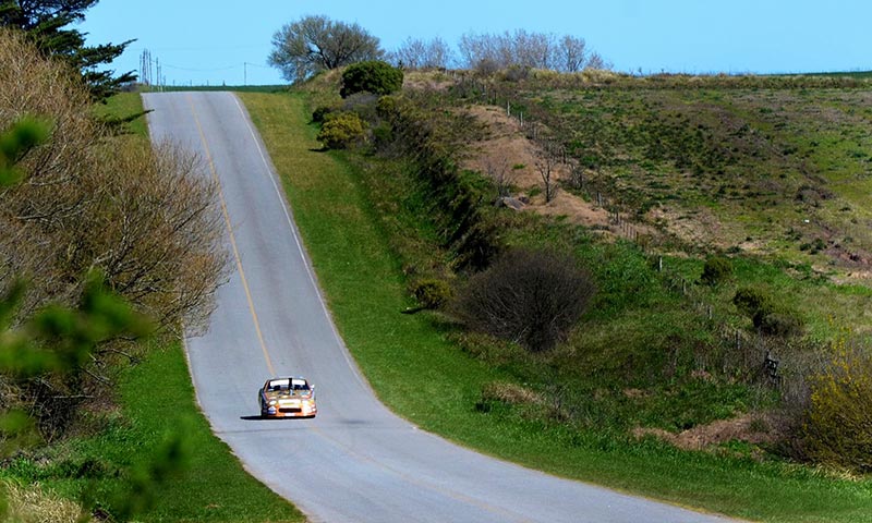 Réplica del Dodge de Mouras en la ruta de Tandil