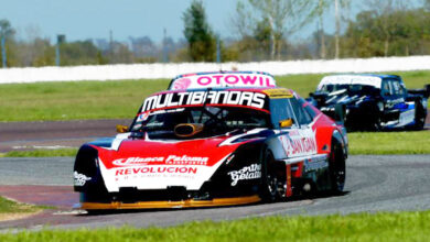 Tobías Martínez con el Chevrolet en La Plata