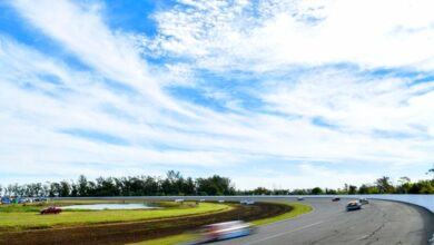 Pelotón de TC girando en Rafaela.
