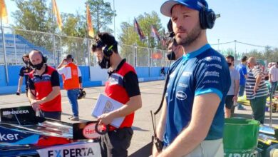 Canapino en los boxes con la radio