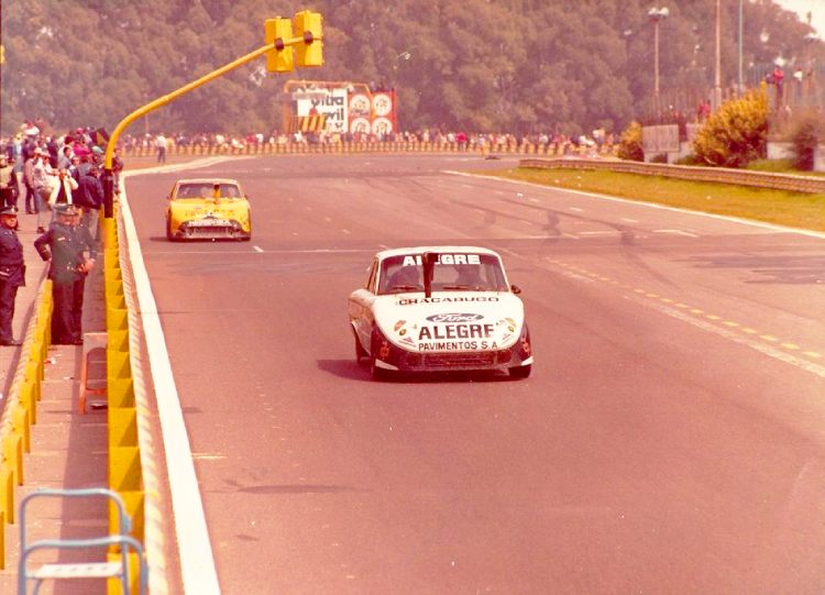 Espinosa y Occhionero en la recta de Buenos Aires, en 1981.