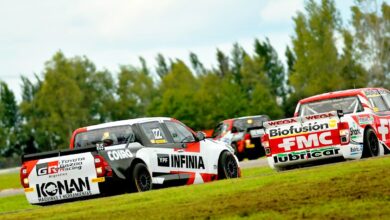 La Toyota Hilux de Jakos persigue a la Ford Ranger de Gianini en La Plata