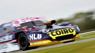 Marcos Quijada con el Dodge en La Plata