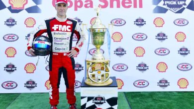 Gianini con la Copa Shell 2021.