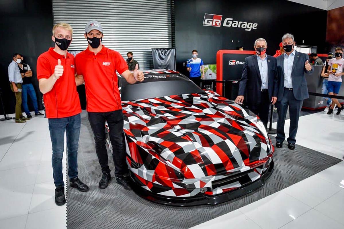 Presentación del equipo y el Toyota Camry