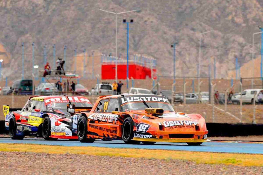 El Ford de Lambiris liderando en San Juan