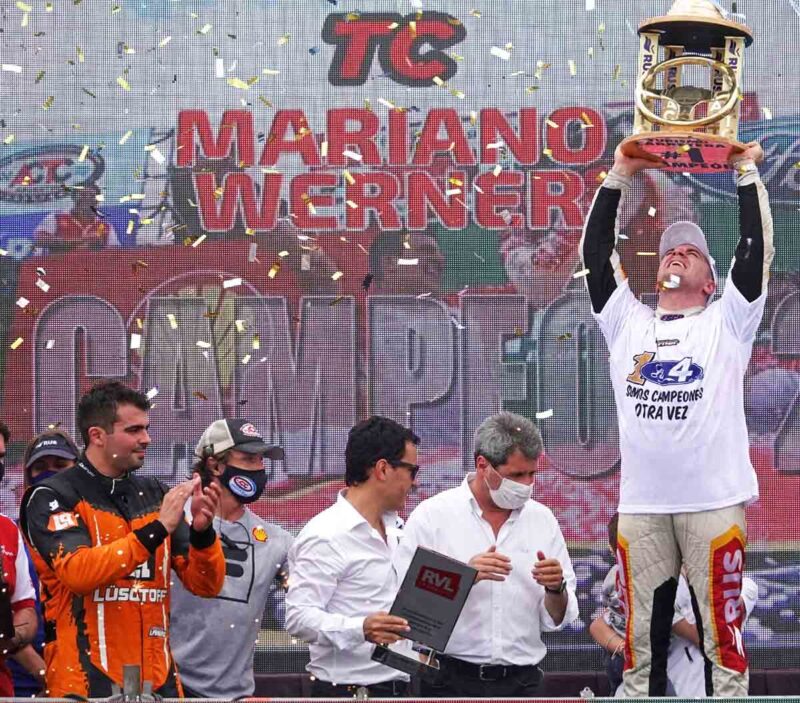 Werner festejando en el podio en San Juan