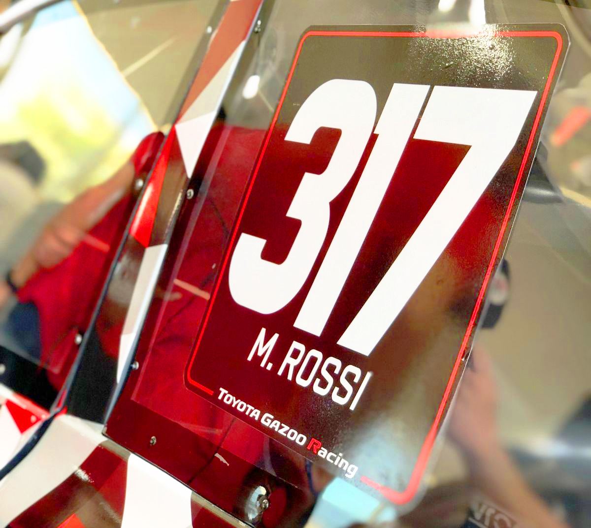 Detalle del número del Camry de Rossi
