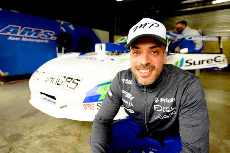Ponte junto a su Chevrolet en boxes