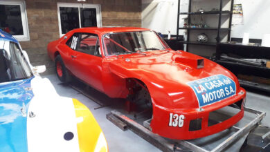 Chevrolet roja de TC en el taller de Ugalde