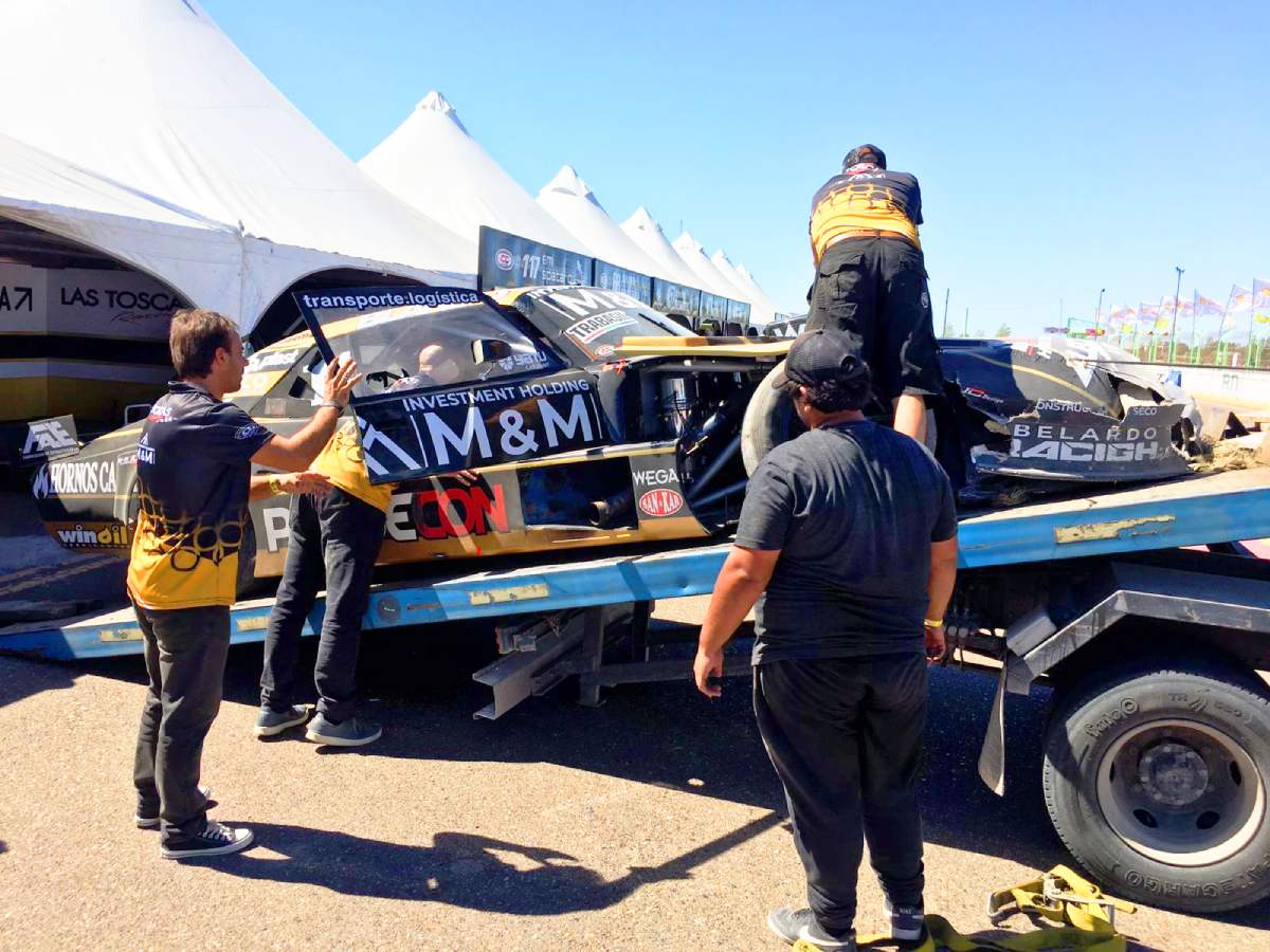 El Chevrolet chocado de Ledesma en los boxes de Viedma