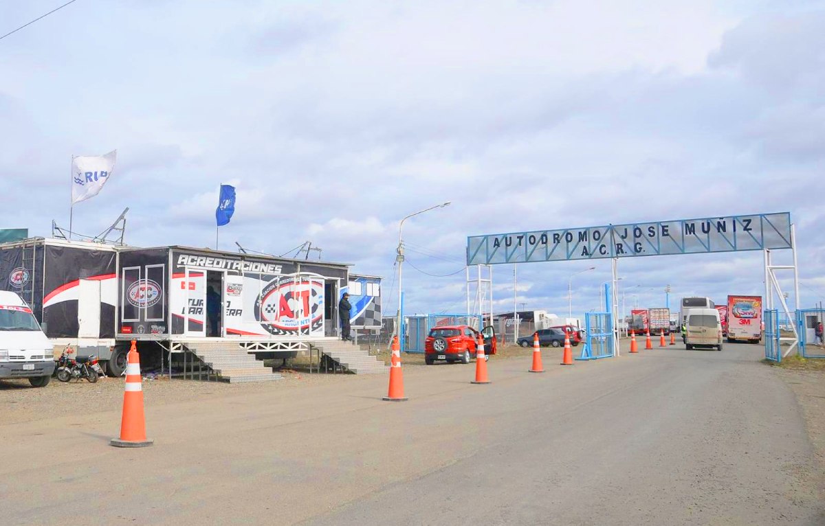 ingreso al autódromo de Río Gallegos