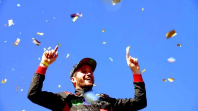 Canapino celebra en el podio