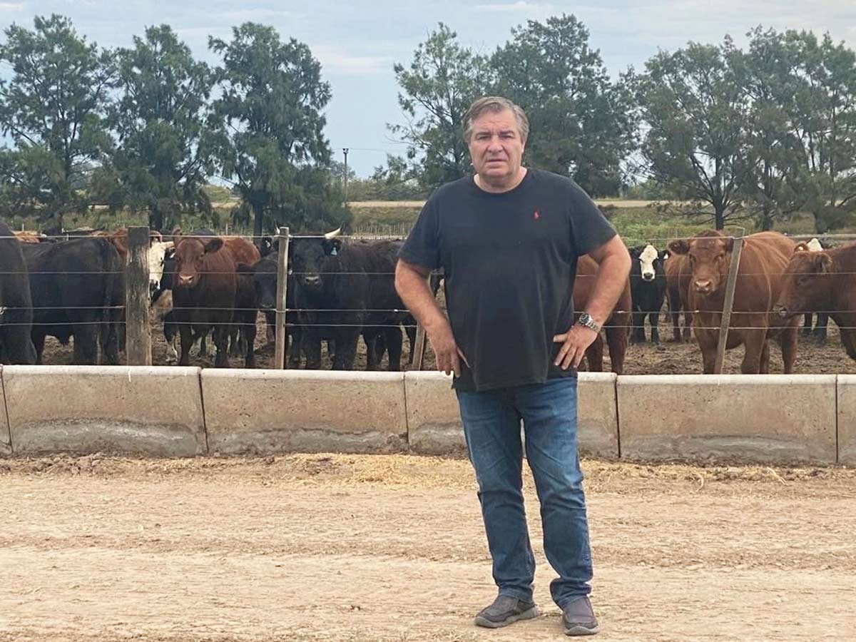 Guillermo Del Barrio en su feedlot