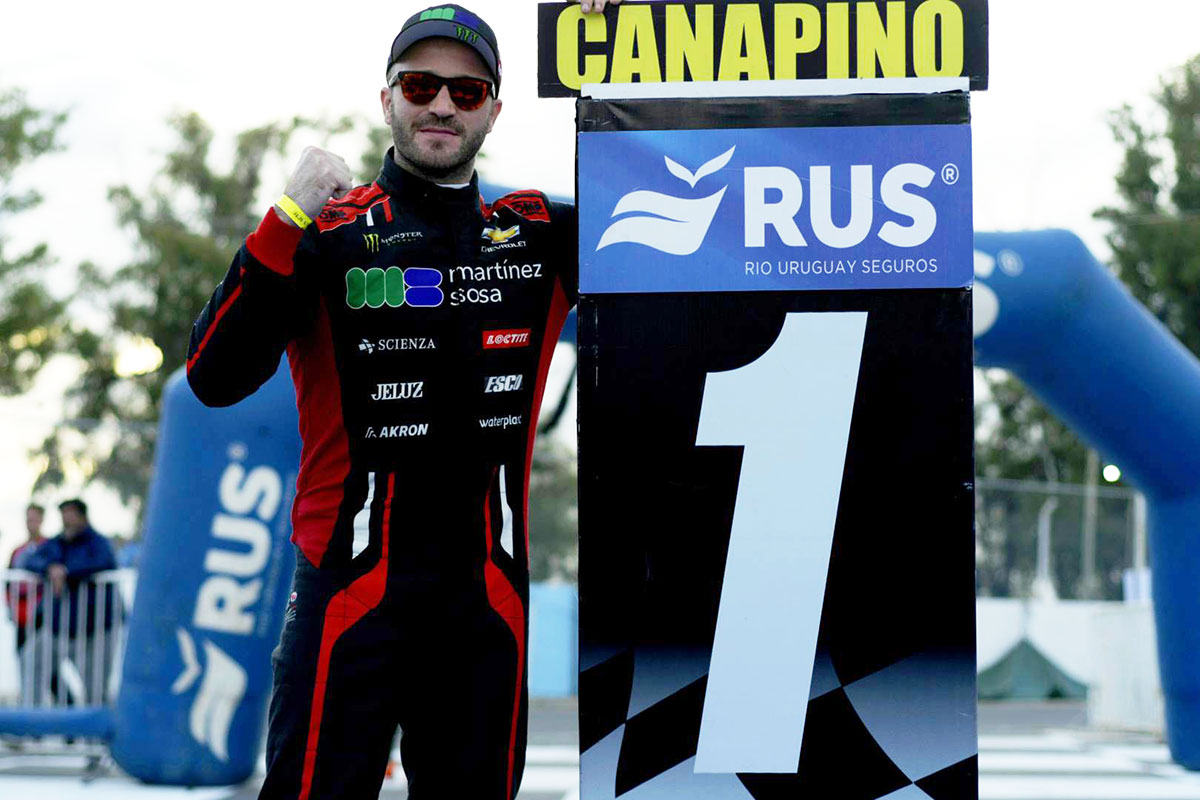 Canapino con el cartel de 1 en Rafaela.
