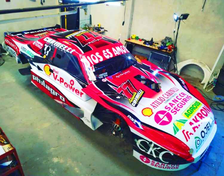 El Dodge de Carinelli en el taller