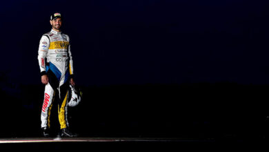Facundo Ardusso parado en la pista.