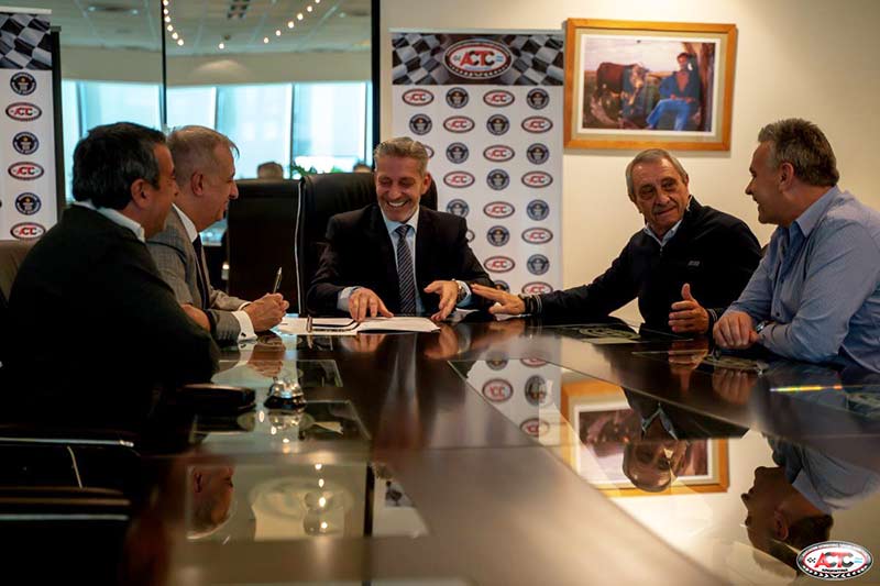 Firma del acuerdo para la fecha del TC en Comodoro Rivadavia. 