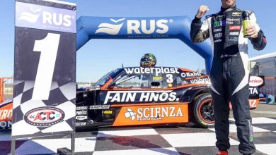 Canapino con el Chevrolet de TC de fondo.