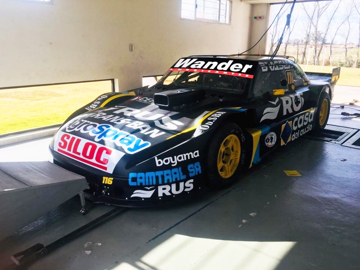 El Torino de Ruggiero en el rolo.