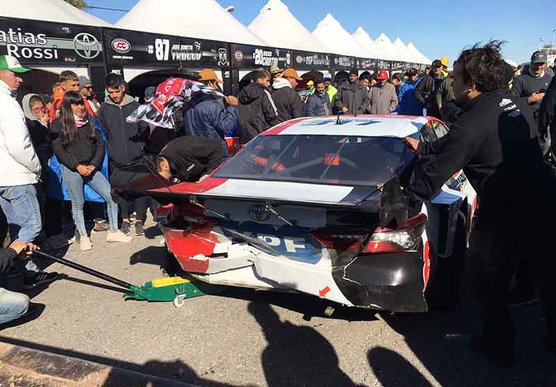 El Toyota de Rossi luego del choque múltiple en la carrera. 
