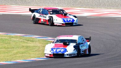Los Toyota Camry de TC en pista.