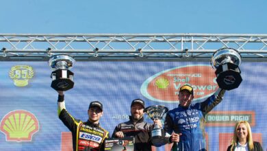 Agustín Martínez y Ventricelli celebran en el podio