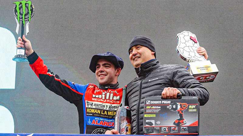 Todino y Soljan festejando en el podio de Concordia. 