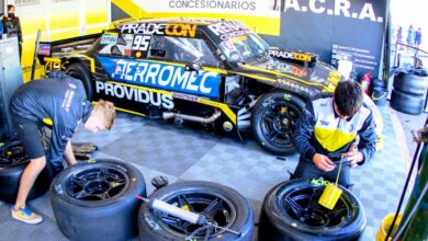 El Torino de Landa en boxes