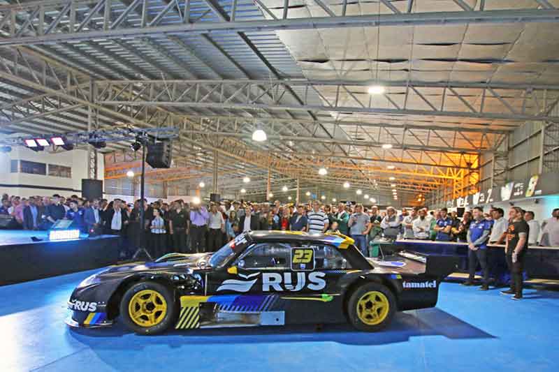 Auto del RUS Med Team en el taller.