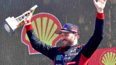 Canapino celebra en el podio