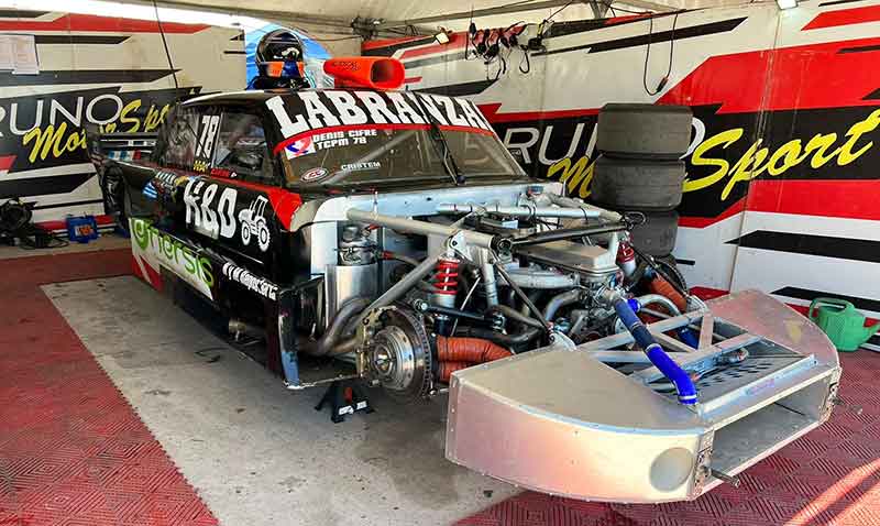 El Ford reparado de Alan Cifre.