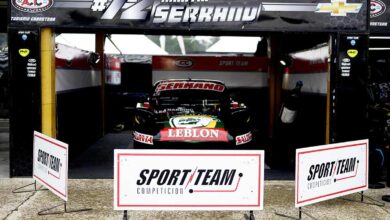 El Chevrolet de Serrano en el box del Sportteam.