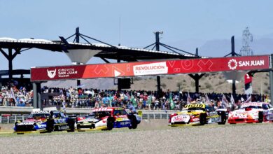 Autos de TC en la última carrera en San Juan.