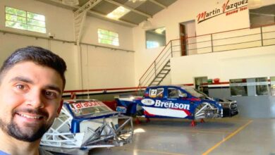 Autofoto de Martín Vázquez en su taller