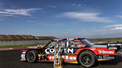 Torino de Urcera en la pista junto a la Copa de Oro.
