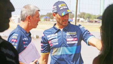 Ardusso hablando con un integrante del RUS Med Team.