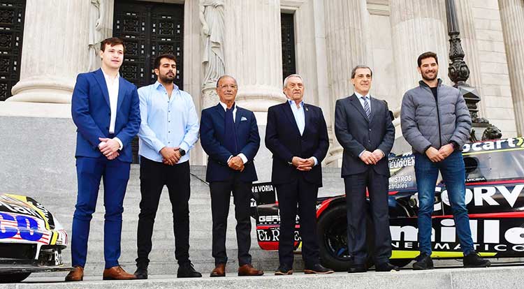 La comitiva de la ACTC que estuvo presente en el Senado Nacional. 