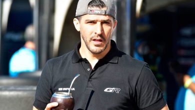 Matías Rossi toma mate.