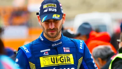 Ardusso serio en el autódromo.