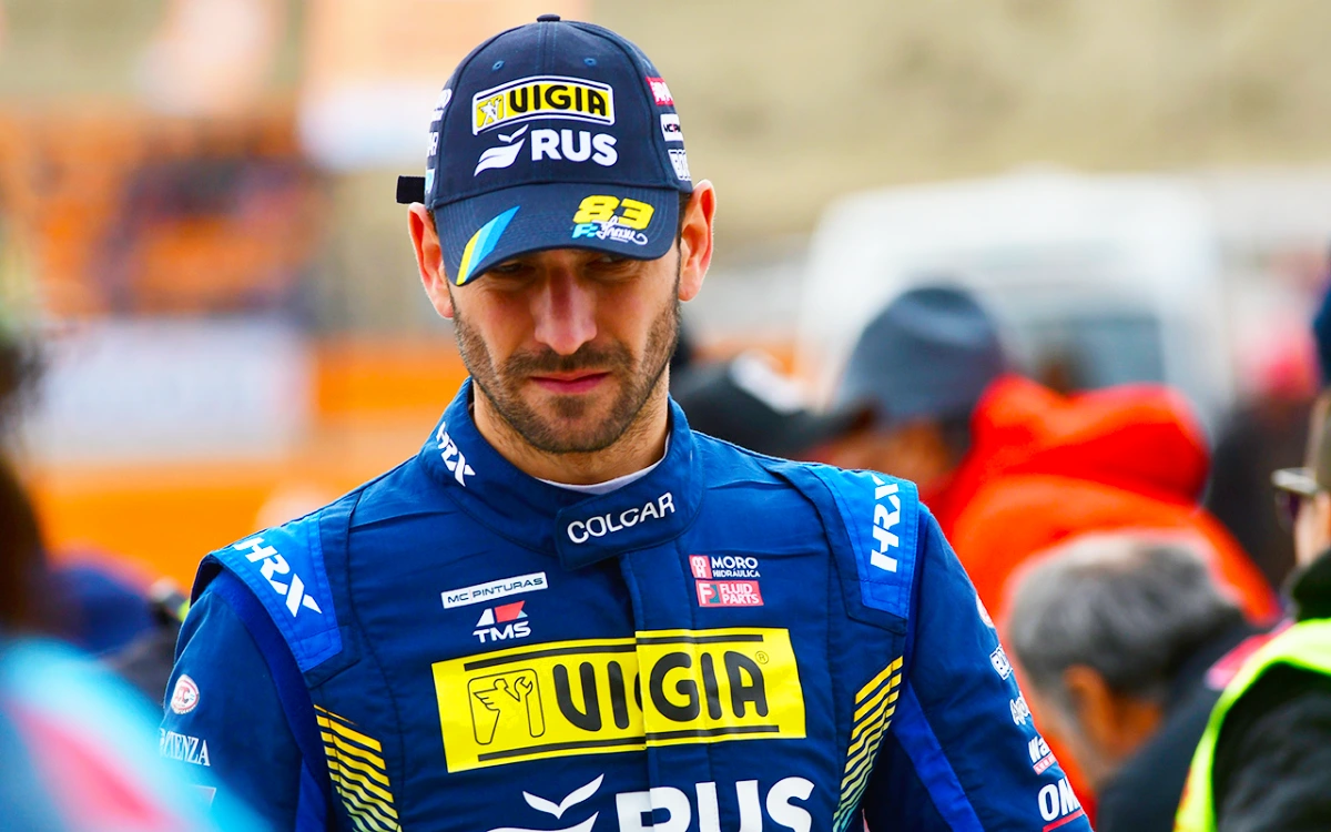 Ardusso serio en el autódromo.