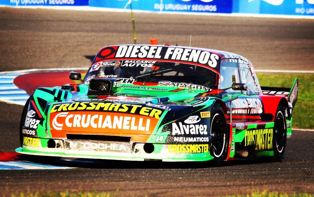 Ford de De Benedictis en la pista