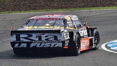 El Chevrolet de Mangoni doblando en Rafaela.