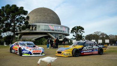 Chevrolet de Ortelli y Ford de Martínez en el Planetario.