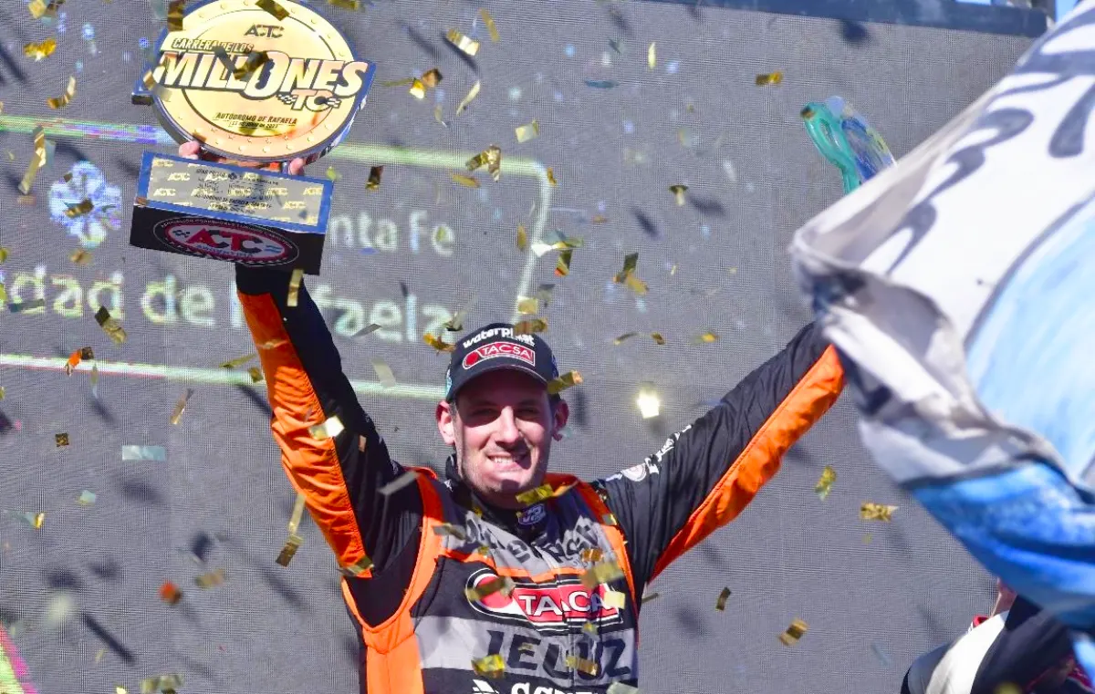 Mangoni festeja el triunfo en Rafaela