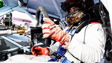 Sotro menejando el Ford